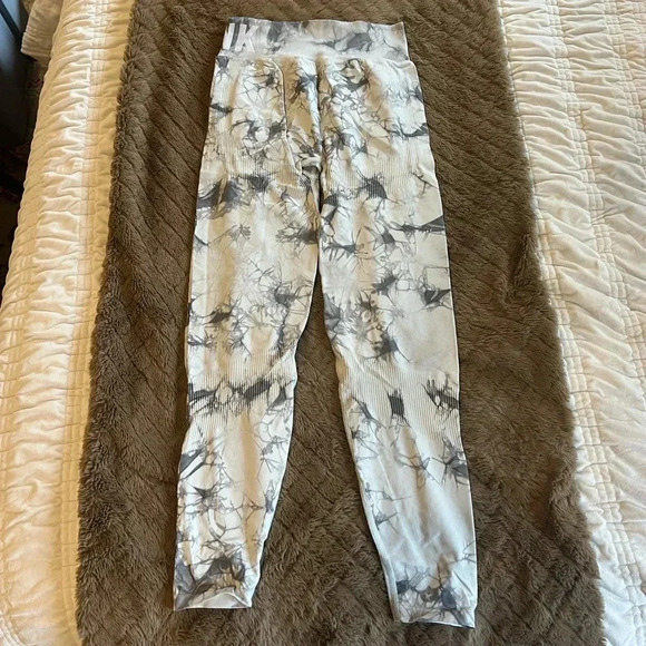 PINK Tie-Dye Leggings - Picture 2 of 4